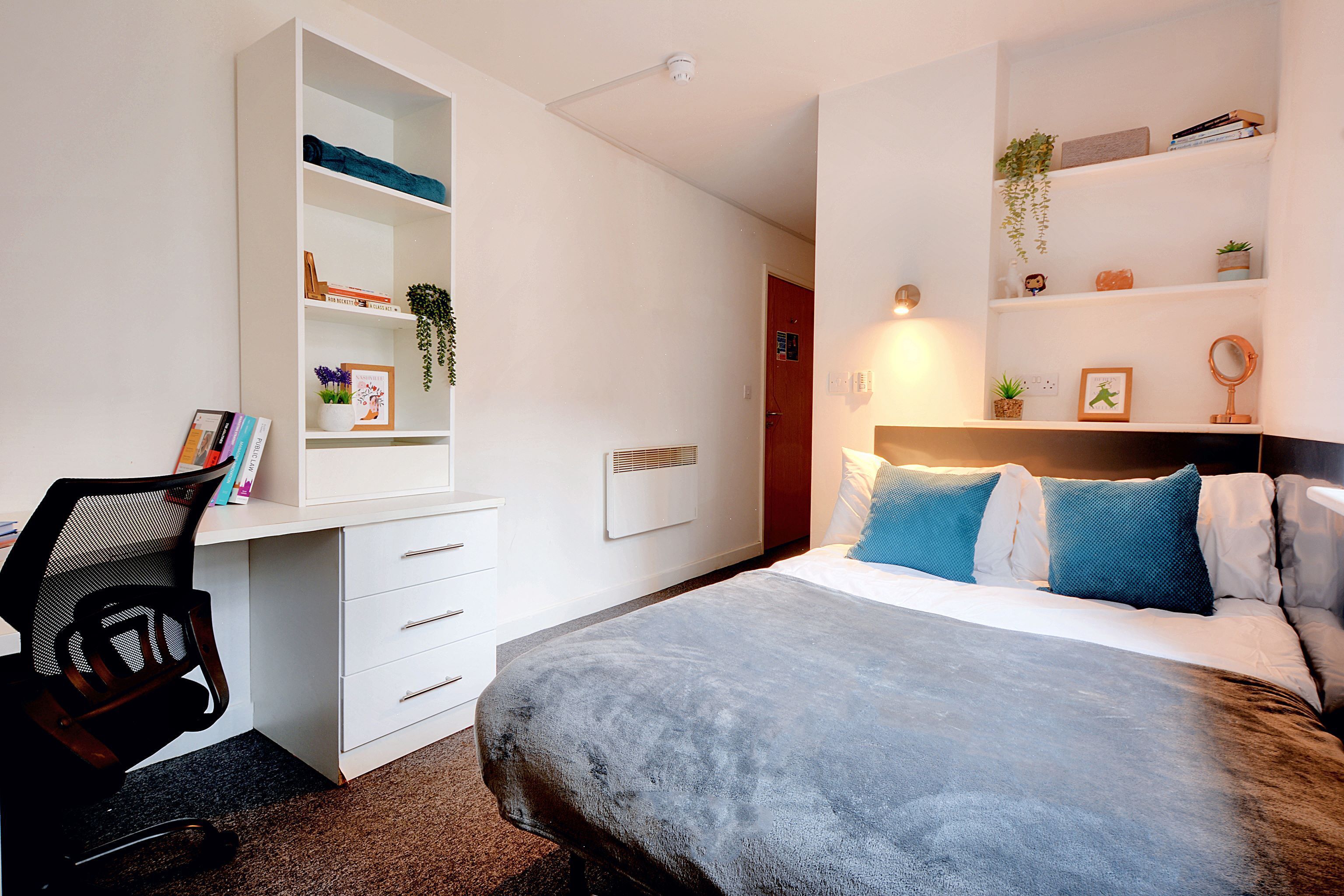 4 Bed Bronze Plus - room